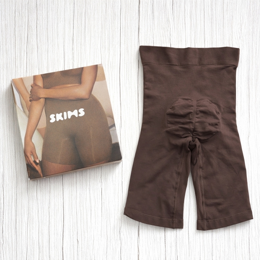 🤎 SKIMS Sculpt Short Mid-Thigh w/ Open Gusset – Umber – Size S/M – NWT